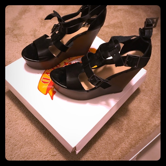 Shoes - Basically new wedges